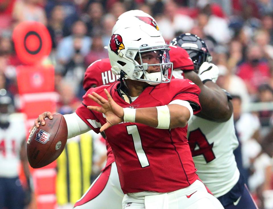 Arizona Cardinals quarterback <a class="link " href="https://sports.yahoo.com/nfl/players/31833" data-i13n="sec:content-canvas;subsec:anchor_text;elm:context_link" data-ylk="slk:Kyler Murray;sec:content-canvas;subsec:anchor_text;elm:context_link;itc:0">Kyler Murray</a> (1) throws against the <a class="link " href="https://sports.yahoo.com/nfl/teams/houston/" data-i13n="sec:content-canvas;subsec:anchor_text;elm:context_link" data-ylk="slk:Houston Texans;sec:content-canvas;subsec:anchor_text;elm:context_link;itc:0">Houston Texans</a> during the second quarter in Glendale, Ariz. Oct. 24, 2021.<br>Cardinals Vs Texans