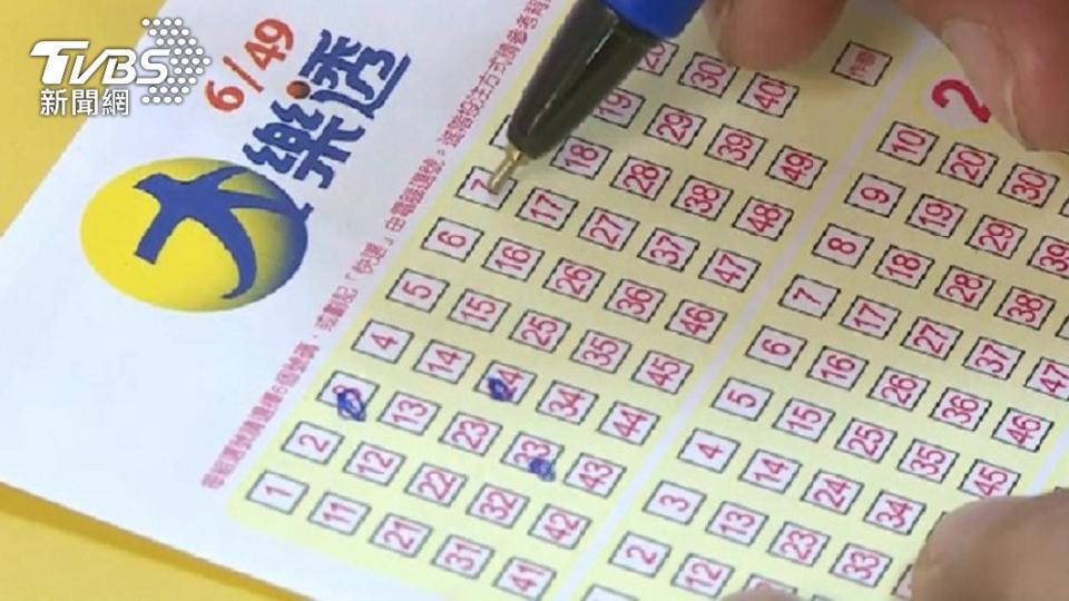 民眾平時喜歡買大樂透試手氣。（圖／TVBS）