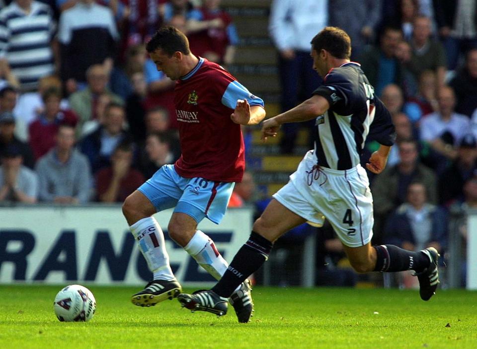 <p>Midfielder who played over 250 matches in the Football League for Burnley and Rochdale. </p>