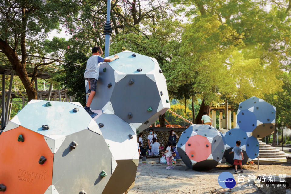 清水鰲峰山公園是全台民眾票選第一好玩的公園