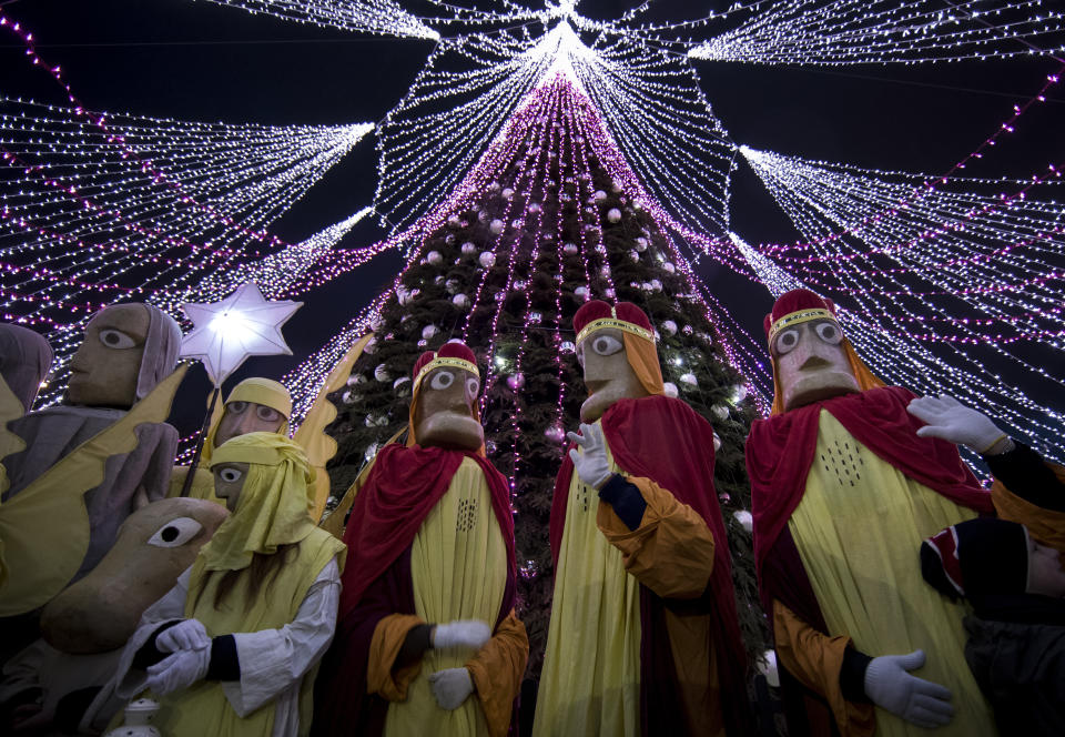 <p>Lithuanians dressed as the Three Kings are seen at the Christmas tree at Cathedral square, during the Epiphany Day celebrations in Vilnius, Lithuania, Saturday, Jan. 6, 2018. (Photo: Mindaugas Kulbis/AP) </p>