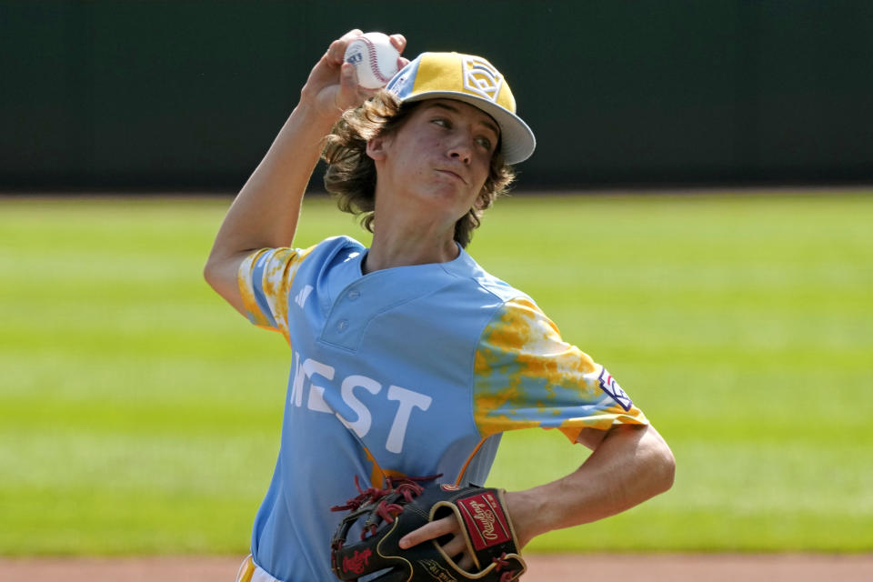 El Segundo, Calif.'s Ollie Parks delivers during the first inning of the Little League World Series Championship game against Curacao in South Williamsport, Pa., Sunday, Aug. 27, 2023. (AP Photo/Gene J. Puskar)