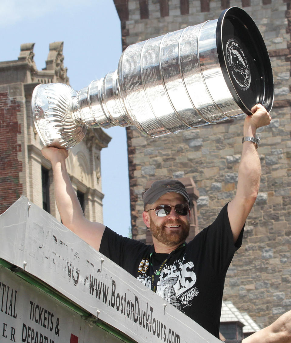 BOSTON, MA - JUNE 18:Tim Thomas of the Boston Bruins, react to cheers a Stanley Cup victory parade on June 18, 2011 in Boston, Massachusetts. (Photo by Jim Rogash/Getty Images)