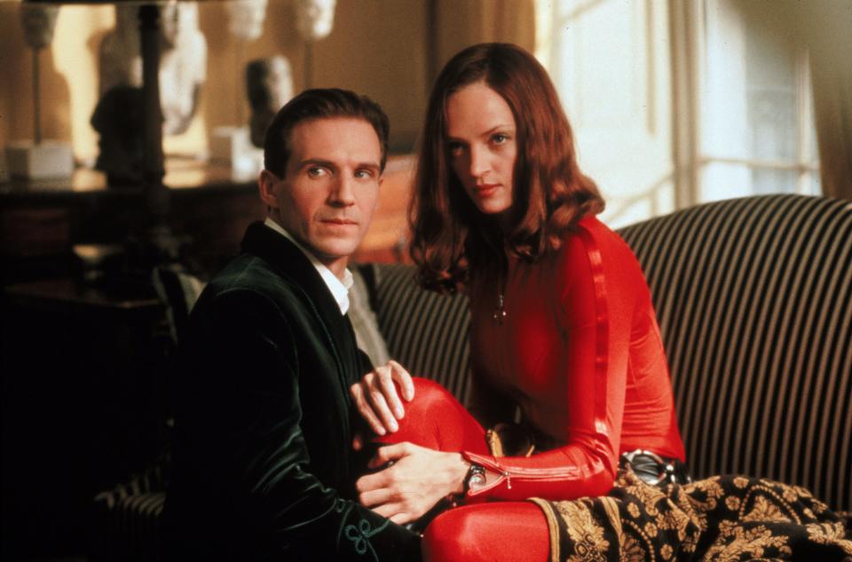 Superspies John Steed (Ralph Fiennes) and Emma Peel (Uma Thurman) are on the case in "The Avengers."