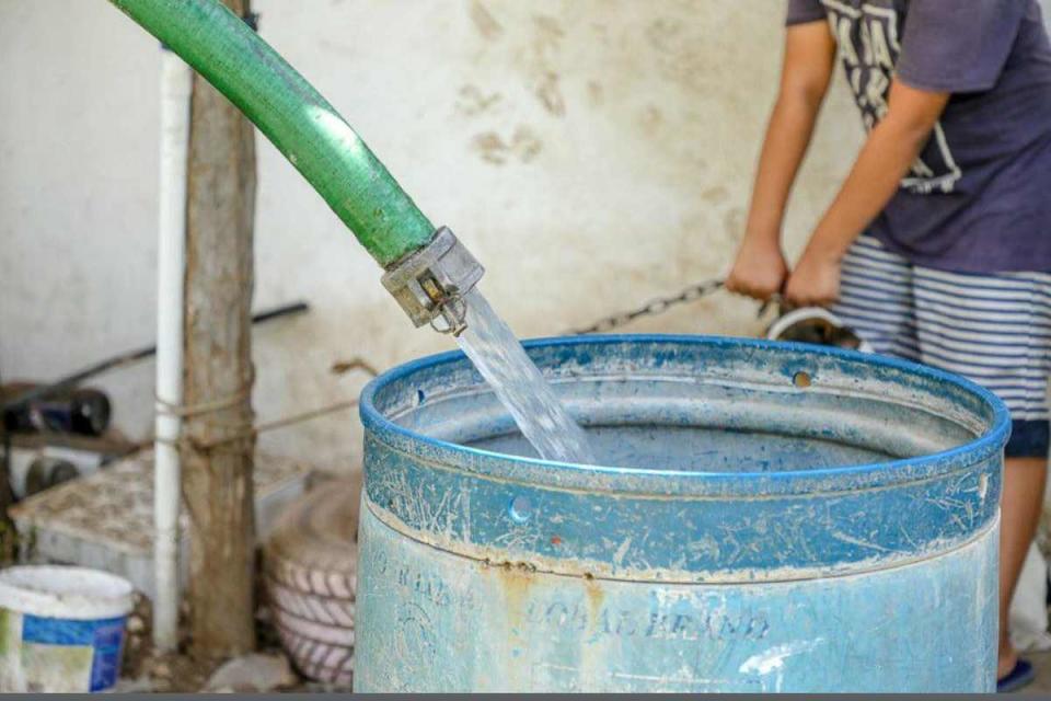 Recolección de agua entregada por pipa