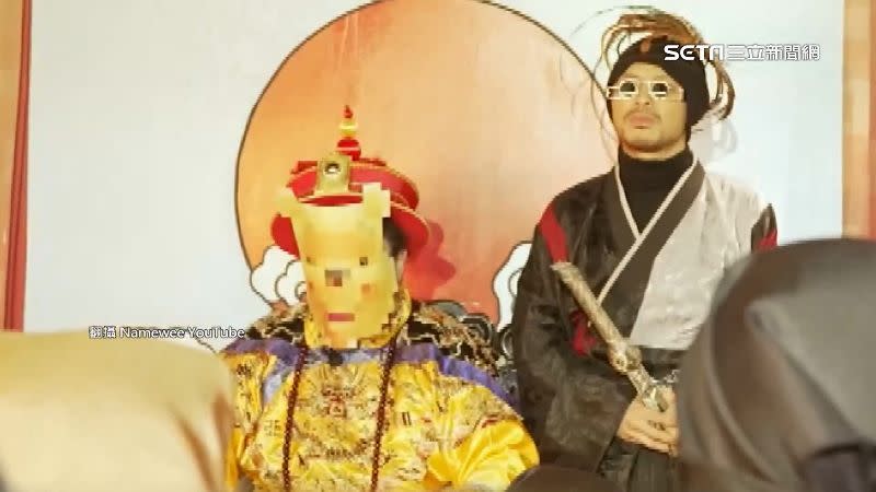 黃明志預告影片裡的小熊維尼龍袍加身，聲音模仿中國主席習近平。（圖／翻攝自YouTube-Namewee頻道）