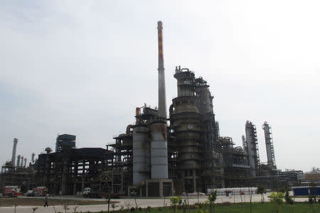 Refinery plants of Chambroad Petrochemicals are seen in Boxing, Shandong Province, China, May 10, 2016. REUTERS/Meng Meng