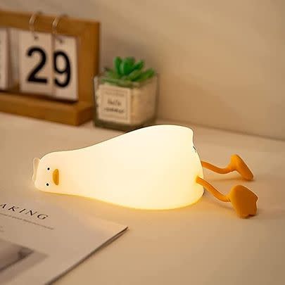 A dimmable sad duck light