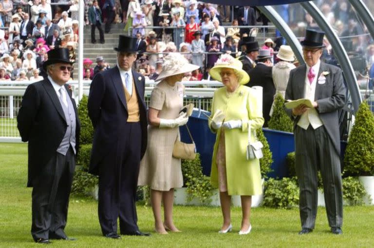 El color que tendrá el sombrero de la reina en Royal Ascot solía inspirar una avalancha de apuestas.