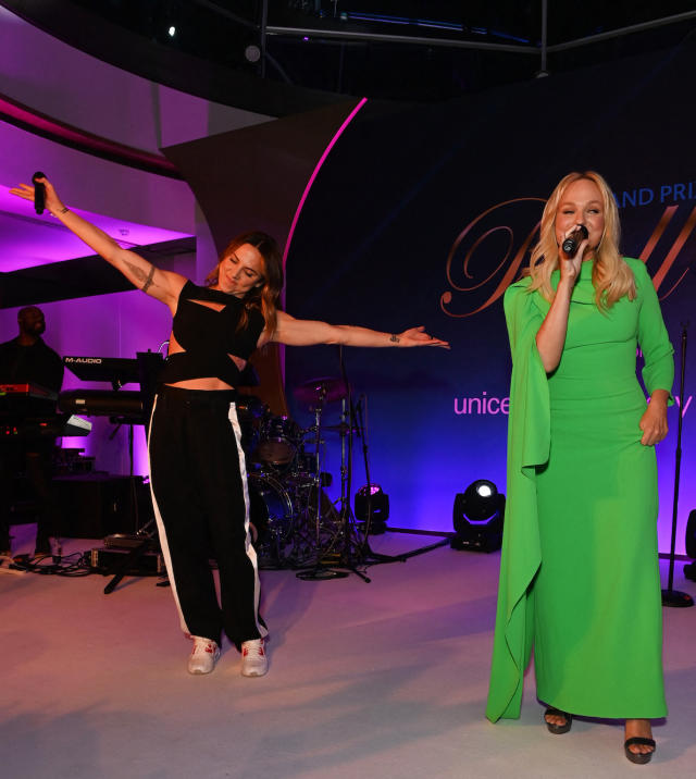 Spice Girls Mel C Et Emma Bunton Se Retrouvent à Londres 