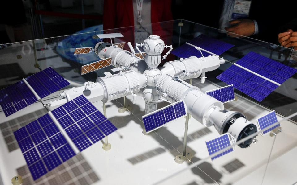 A model of a new Russian orbital space station -  REUTERS/Maxim Shemetov