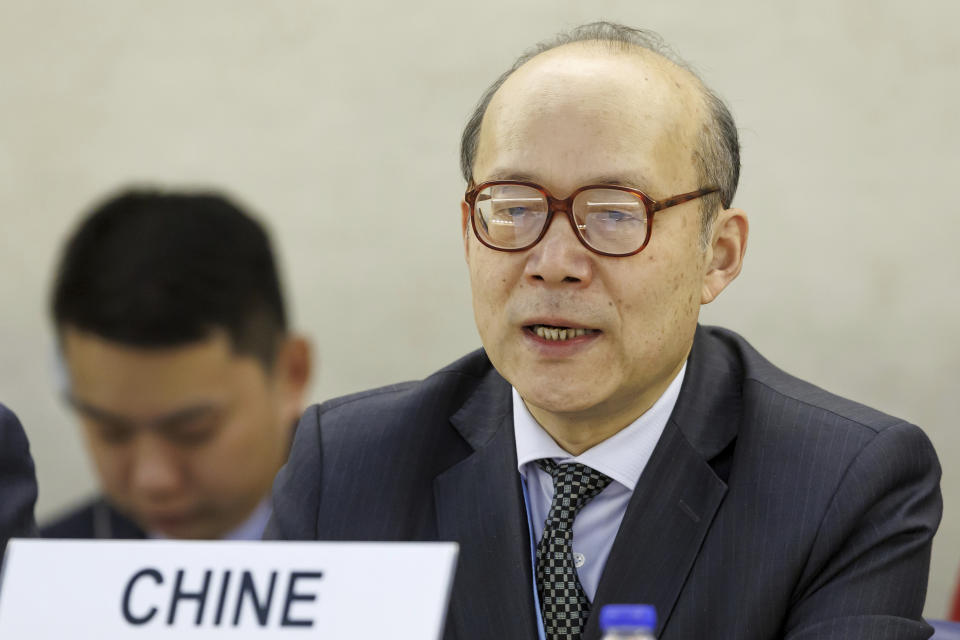 Chen Xu, embajador de la Misión Permanente de Representación de China ante la ONU en GInebra, que dirige la delegación de su país, interviene en la revisión periódica universal sobre China del Consejo de Derechos Humanos de la ONU, en la sede europea de Naciones Unidas en Ginebra, Suiza, el martes 23 de enero de 2024. (Salvatore Di Nolfi/Keystone via AP)