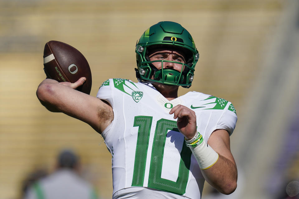 Oregon quarterback Bo Nix warms up before an NCAA college football game against California in Berkeley, Calif., Saturday, Oct. 29, 2022. (AP Photo/Godofredo A. Vásquez)