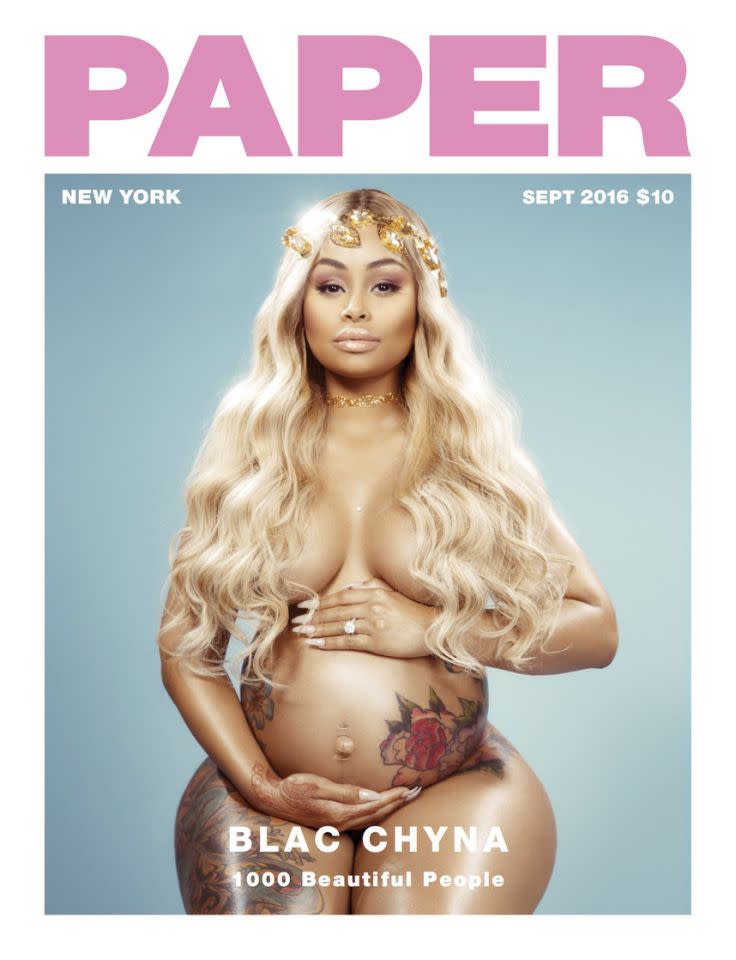 <p>Für die September-Ausgabe mit dem Thema „1.000 schöne Menschen“ ließ die schwangere Chyna die Hüllen fallen – Berichten zufolge mit Kim Kardashians Unterstützung am Set. [<i>Bild: Instagram/Paper Magazine</i>]</p>