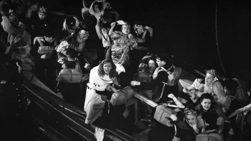 Uma cena de pânico no filme Titanic, de 1943