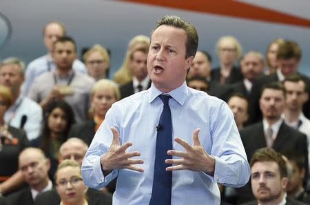 Britain's Prime Minister David Cameron delivers a speech on the EU at Luton Airport, north of London, Britain, May 24, 2016. REUTERS/Andy Rain/Pool