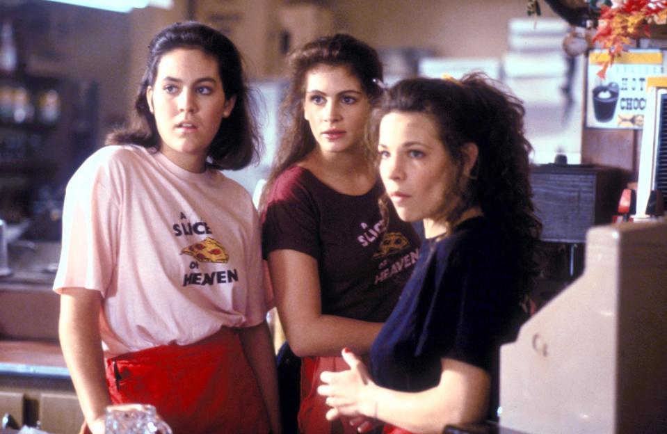 <span><span> Annabeth Gish, ,Julia Roberts, Lili Taylor in 'Mystic Pizza' 1988</span><br><span>MoviestillsDB</span></span>