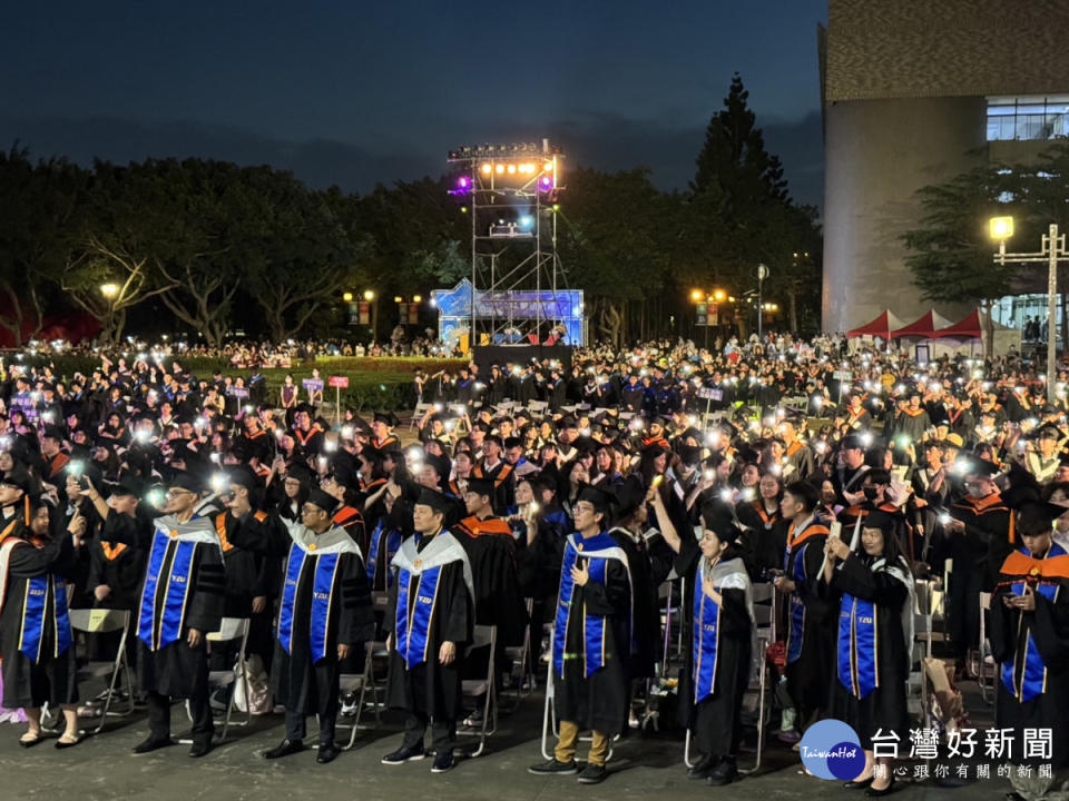 元智大學今年約二千四百位大學部及碩博士學生畢業