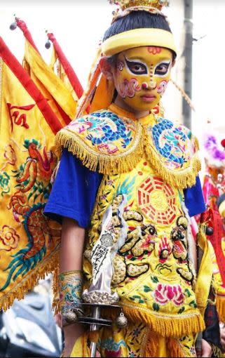 「金草莓大帥哥」太子是由娥姐女兒擔任。（圖／湘湖宮救世壇提供）