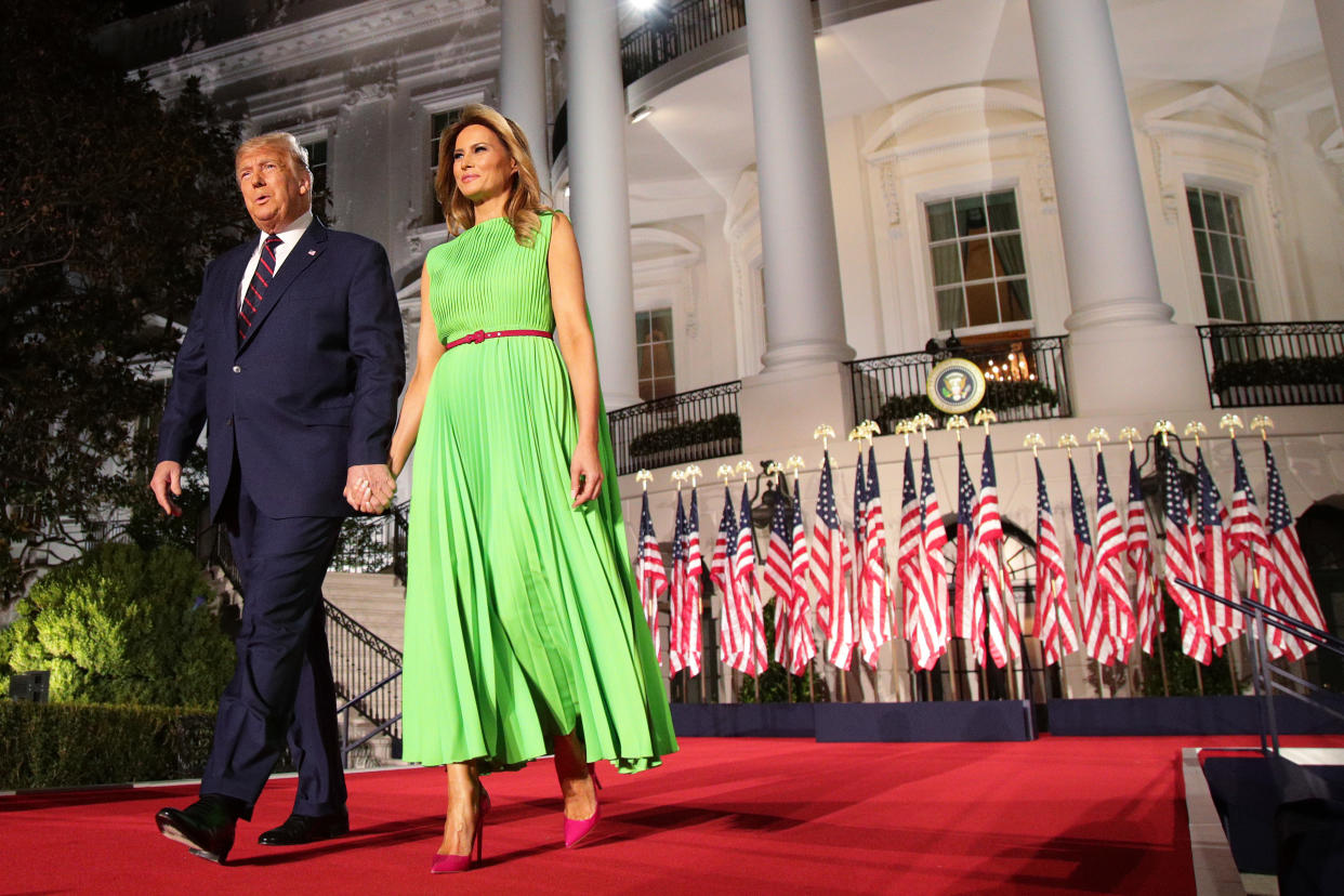 Melanias Kleid hatte exakt die Farbe eines Green Screens, wie er in Filmstudios benutzt wird, um digitale Hintergründe einzubauen. (Bild: Alex Wong/Getty Images)