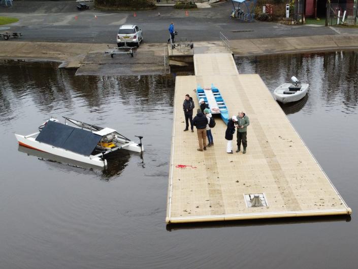 Imágenes de drones del dispositivo Seaweed Generation en pruebas en Escocia, Reino Unido.