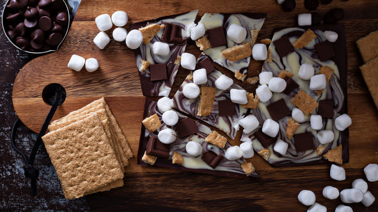 chocolate bark with marshmallows