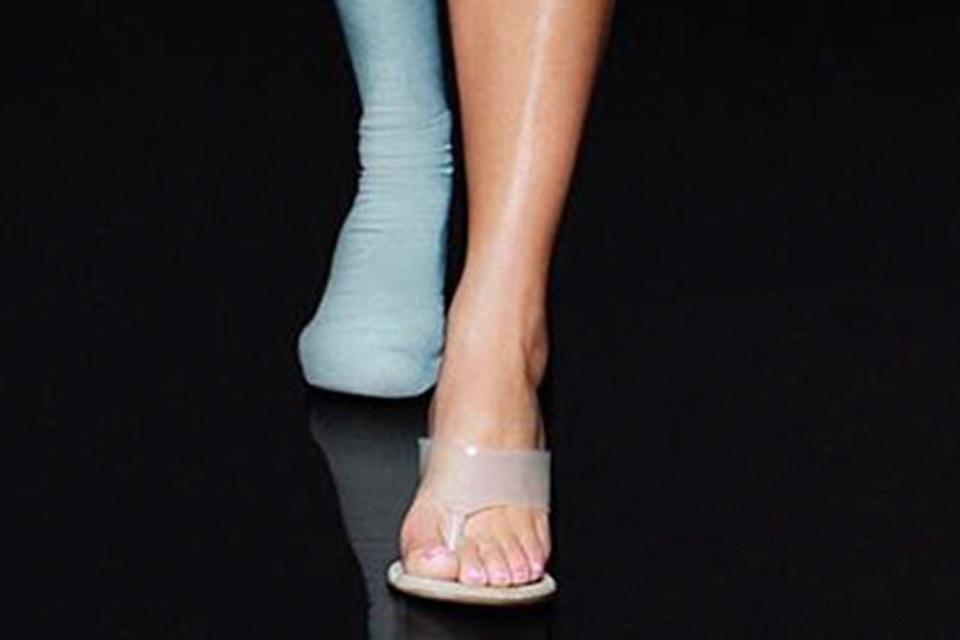 Close-up: Kim Kardashian's foot appeared to have six toes (@kimkardashian)