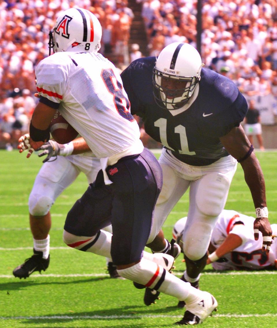 Penn State's LaVar Arrington (11) moves in to drop Arizona's Dennis Northcutt (8) for a loss in the first quarter Saturday, Aug. 28, 1999 in State College, Pa.(AP Photo/George Widman)