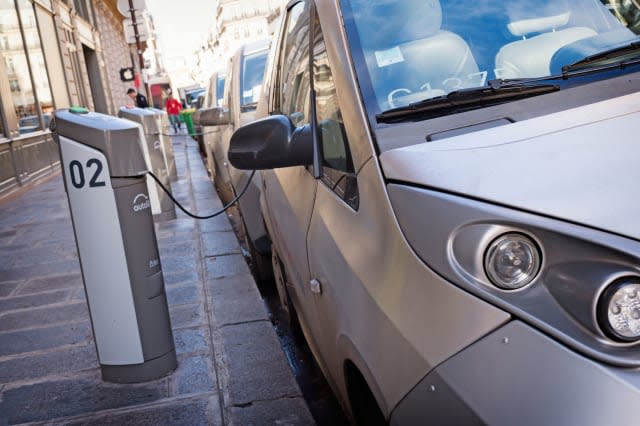 Electric vehicles save motorists £750 a year