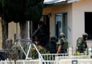 A police SWAT team leaves a home they had surrounded while searching for a second suspect after a San Diego police officer was fatally shot and another was wounded late on Thursday, in San Diego, California, United States July 29, 2016. REUTERS/Mike Blake