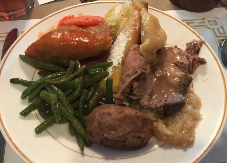 Illinois: Warsaw Inn European Buffet (Lynwood)