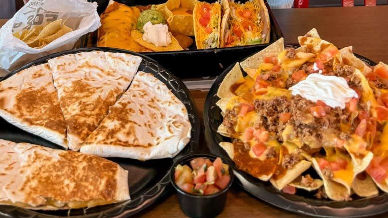 arrangement of Taco Bueno food
