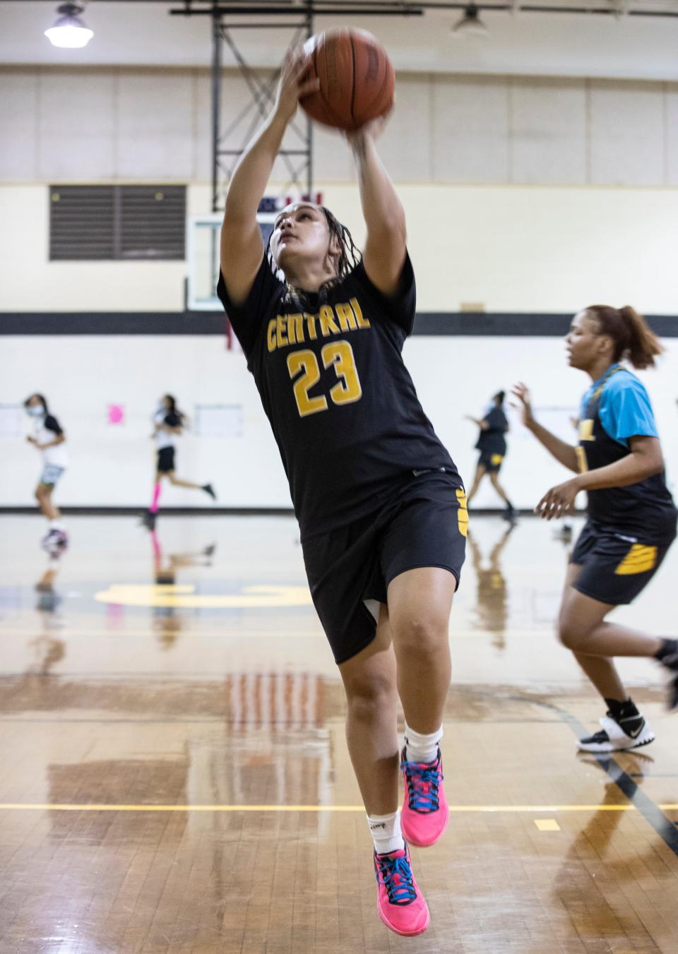 Louisville Central High's Amaya Asher puts in a layup during practice. Nov 19, 2021