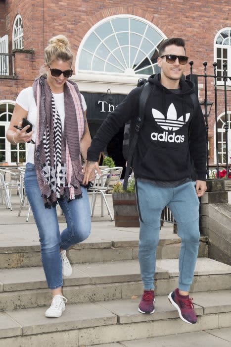 gemma-atkinson-gorka-marquez-walk