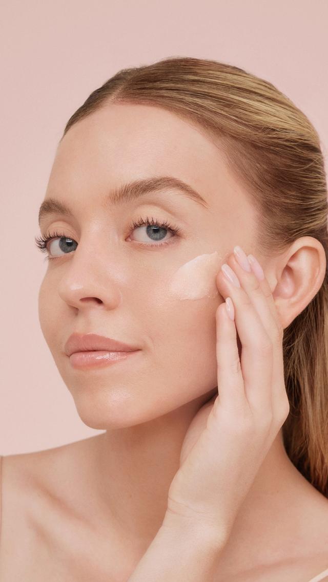 Sydney Sweeney Swears by Laneige's New Bouncy & Firm Sleeping Mask for  Glowing Skin