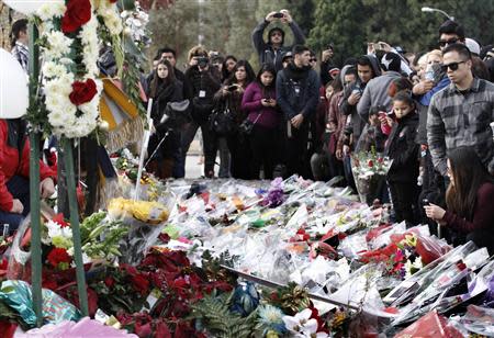 Crowds gather at an unofficial memorial event for "Fast & Furious" star Paul Walker in Santa Clarita, California December 8, 2013. Thousands of fans are visiting the area near the site where Walker and Roger Rodas died in a single-vehicle accident last weekend. REUTERS/Jonathan Alcorn