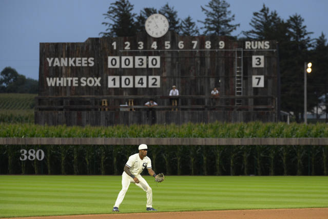 Field of Dreams game: Chicago White Sox beat New York Yankees 9-8