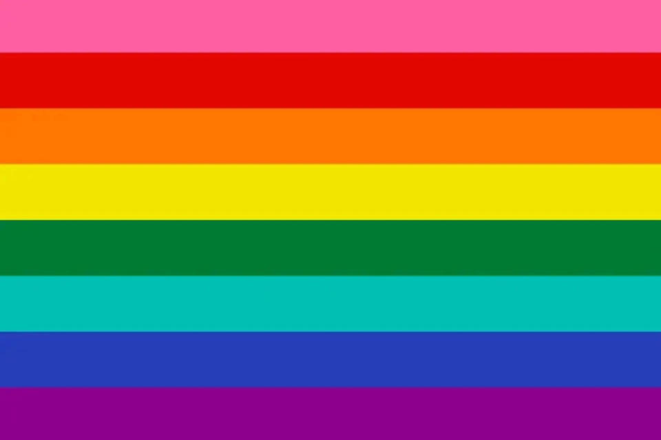 藝術家貝克創作的原創八條紋彩虹驕傲旗。（來源：Pantone）