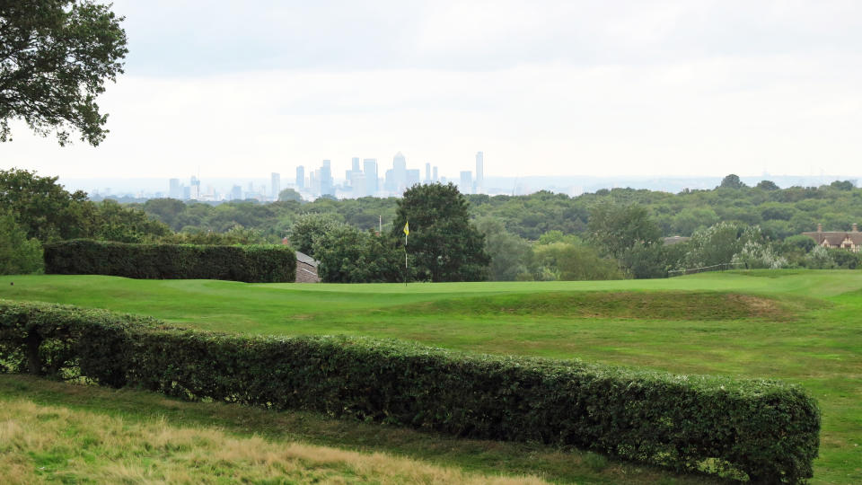 West Essex Golf Club - Hole 1