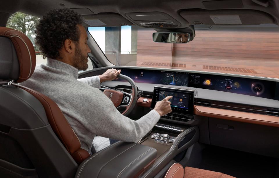 Lincoln’s 48-inch panoramic display dominates the interior of the 2024 Nautilus. Credit