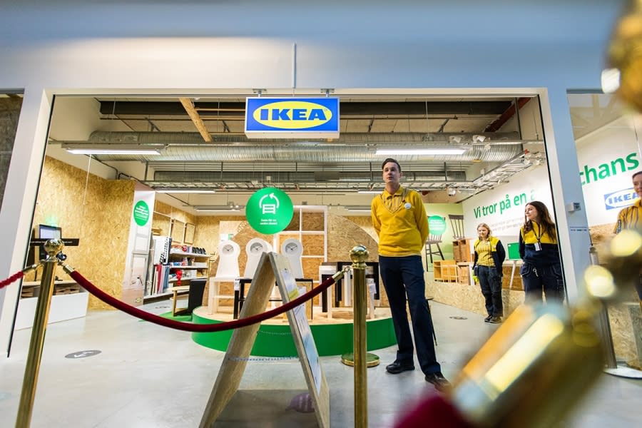 IKEA 自去年起開始經手二手家具的翻新及回收。圖為IKEA 在瑞典開設的首家二手家具快閃店。