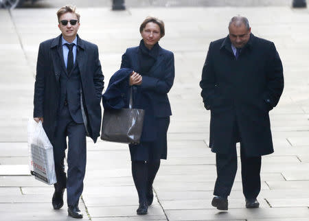 Marina Litvinenko, the widow of murdered KGB agent Alexander Litvinenko arrives with her son Anatoly (L) at the High Court in central London February 2, 2015. REUTERS/Andrew Winning