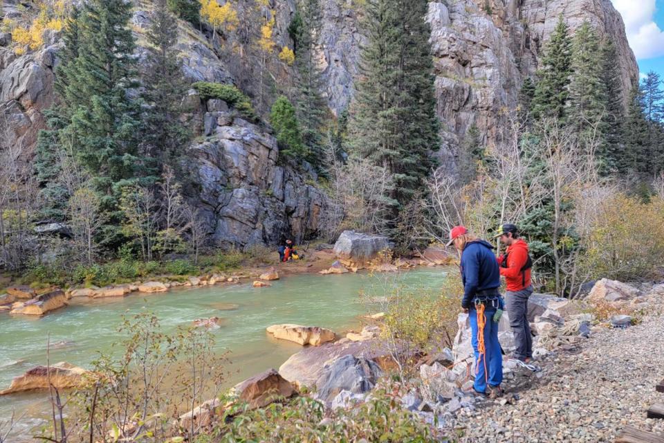 Hiker Who Fell While Taking Photos Rescued After Passengers on Train Spotted Her Calling for Help