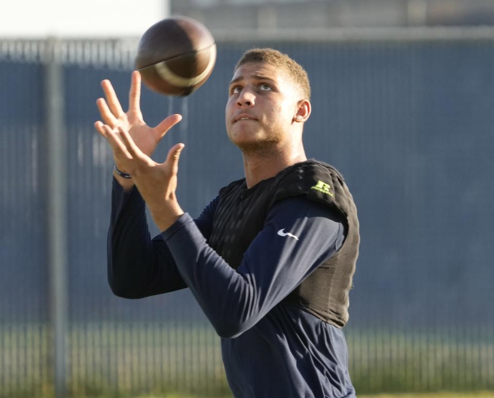 Sep 6, 2022; Phoenix, Arizona, USA;  Pinnacle wide receiver Duce Robinson performs a drill during practice at Pinnacle HS football field.