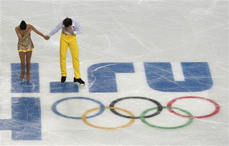 Italy's Stefania Berton (L) and Ondrej Hotarek bow during the figure skating team pairs' short program at the Sochi 2014 Winter Olympics February 6, 2014. REUTERS/David Gray