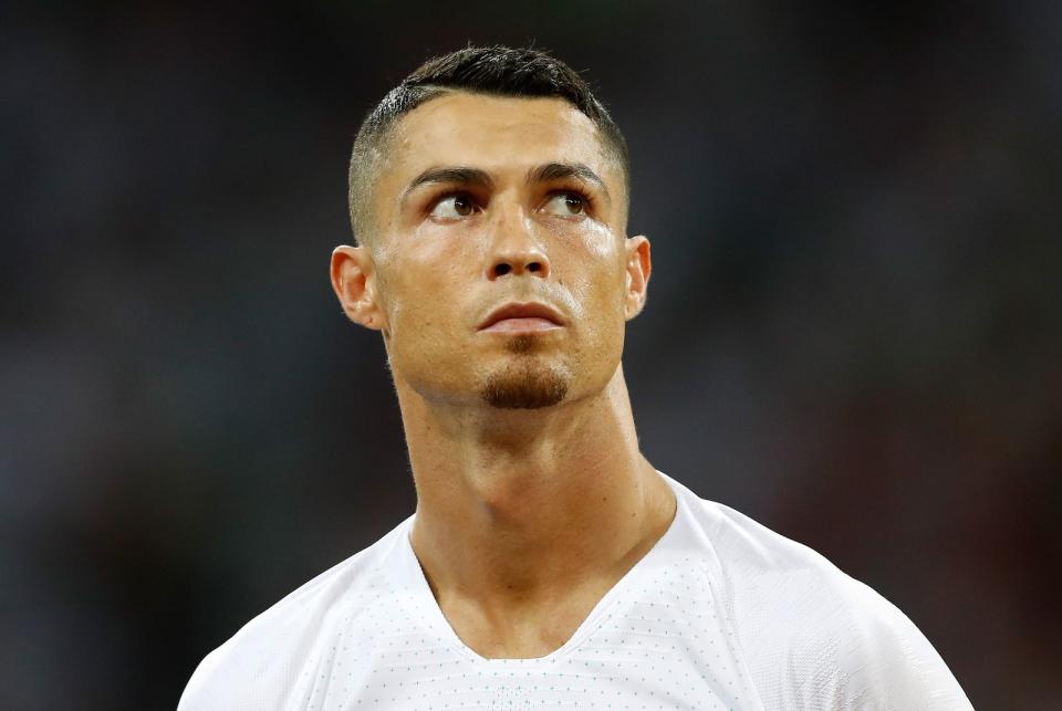 <p>Er weiß, wie sich das anfühlt, wenn man vom Bildhauer nicht so ganz getroffen wird: Fußballgott und Sexidol Cristiano Ronaldo. (Bild: Julian Finney/Getty Images)</p>