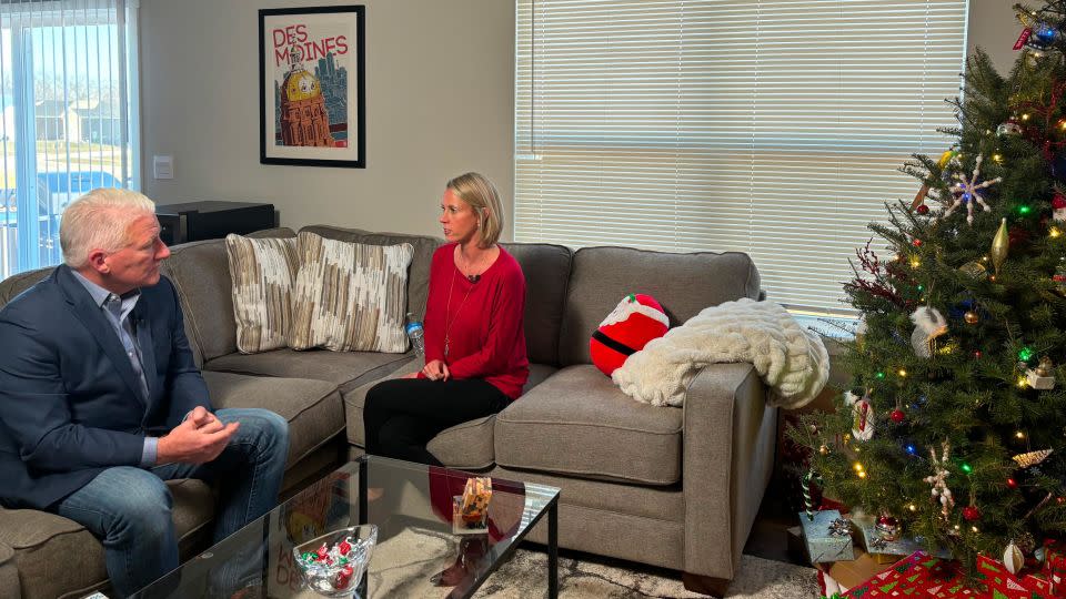 King sits with Iowa voter Jaclyn Taylor in Waukee, Iowa, in December. - CNN