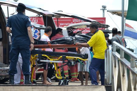 Thai Rescue workers carry the body of a victim on a stretcher, after a boat capsized off the tourist island of Phuket, Thailand, July 6, 2018. REUTERS/Sooppharoek Teepapan