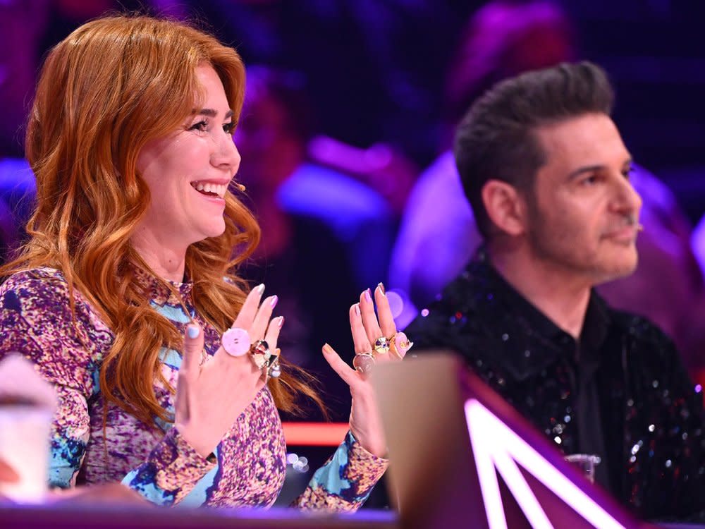 Palina Rojinski und Rick Kavanian bilden in der zehnten Staffel von "The Masked Singer" den harten Kern des Rateteams. Zusätzlich durfte in jeder Ausgabe ein prominenter Gast miträtseln. (Bild: ProSieben/Willi Weber)