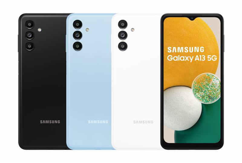 Galaxy A13 5G推出潮黑豆豆、霧藍豆豆、沁白豆豆共三款顏色選擇。（圖／台灣三星提供）